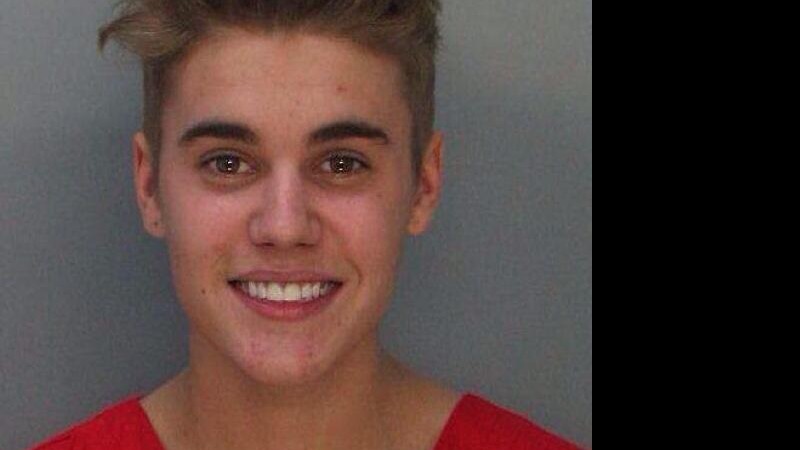 Justin Bieber mugshot - Reprodução / Twitter