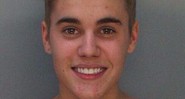 Justin Bieber mugshot - Reprodução / Twitter