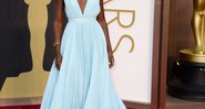 Lupita Nyong'o chamou atenção com um vestido feito sob medida da marca Prada. - Jordan Strauss/AP