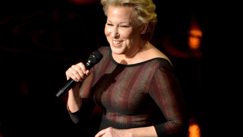 Bette Midler homenageou os artistas mortos em uma das porções mais tradicionais do Oscar - John Shearer/AP