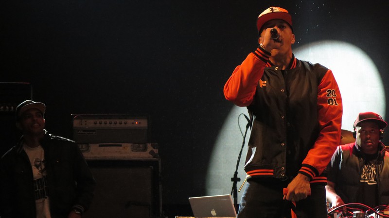 Mano Brown faz apresentação relâmpago no festival Tamo Aí na Atividade. - Lucas Brêda