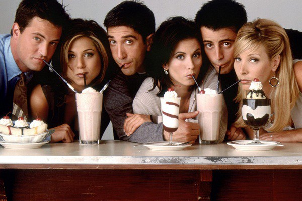 Relembramos 15 dos inúmeros momentos marcantes de <i>Friends</i>. Mate a saudade de Ross (David Schwimmer), Rachel (Jennifer Aniston), Chandler (Matthew Perry), Monica (Courteney Cox), Joey (Matt LeBlanc) e Phoebe (Lisa Kudrow). - Reprodução