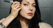 Alex (Laura Prepon) em pôster da segunda temporada de <i>Orange Is the New Black</i> - Reprodução