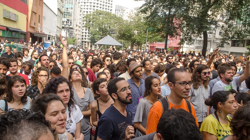 Romulo Froés  repete a boa performance realizada no projeto 72 Rotações e dá nova interpretação ao disco <i>Transa</i>, de Caetano Veloso  - Fabricio Vianna