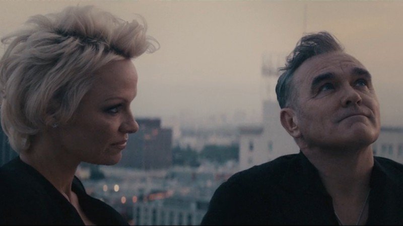 Morrissey e Pamela Anderson - “Earth Is The Loneliest Planet” - Reprodução / Vídeo