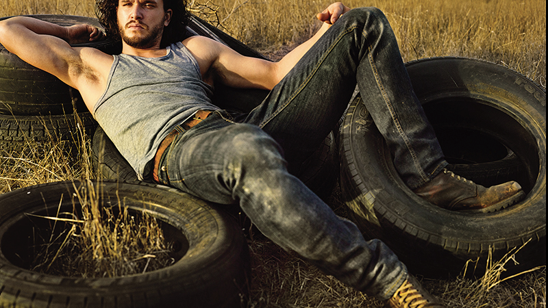 <b>Tempo Quente</b><br>
Harington curte o sol de Los Angeles após filmar Game of Thrones na Islândia - Mark Seliger