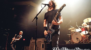 <b>Nos palcos</br>

<br>

Grohl ao vivo com o Foo Fighters em Washington, D.C., em maio. - Foto: Divulgação