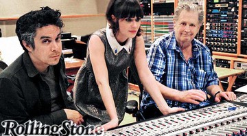 <b>Criando</b><br>
M. Ward e Zooey Deschanel, que formam o She & Him, ao lado de Brian Wilson no estúdio. - Amber Sterling