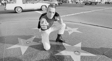 Joe Strummer (The Clash) - Reed Saxon/AP