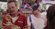 Bryan Cranston e Aaron Paul contracenam com a atriz Julia Louis-Dreyfus, de <i>Veep</i>
 - Reprodução/Vídeo