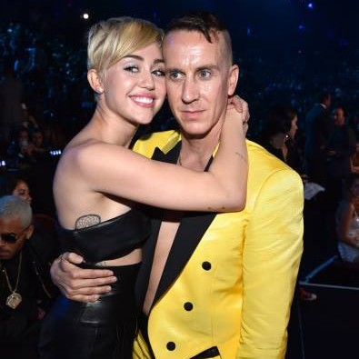 Miley Cyrus e Jeremy Scott - Reprodução/Facebook