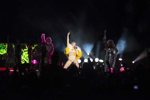 A cantora norte-americana Miley Cyrus faz show na Arena Anhembi, em São Paulo - Camila Cara/T4F Divulgação