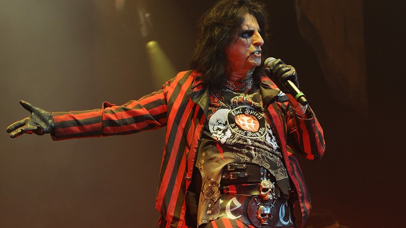 Alice Cooper se apresenta durante a turnê <i>Raise the Dead Tour</i>, na Flórida, nos Estados Unidos.  - Jeff Daly BB/AP