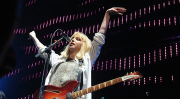 Courtney Love, do Hole, se apresenta no festival KROQ Weenie Roast, em 2010.  - Katy Winn/AP