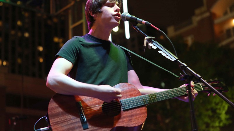 Jake Bugg se apresenta no festival Parklife, em Atlanta, em setembro de 2014.  - Robb Cohen/AP