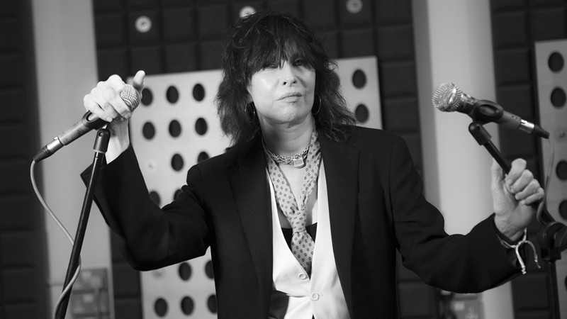 Chrissie Hynde posa para retrato em estúdio londrino para lançar o disco solo <i>Stockholm</i>, em junho de 2014.  - Joel Ryan/AP