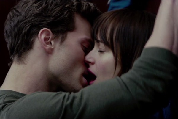 Christian Grey (Jamie Dornan) e Anastasia Steele (Dakota Johnson) no novo trailer de <i>Cinquenta Tons de Cinza</i> - Reprodução