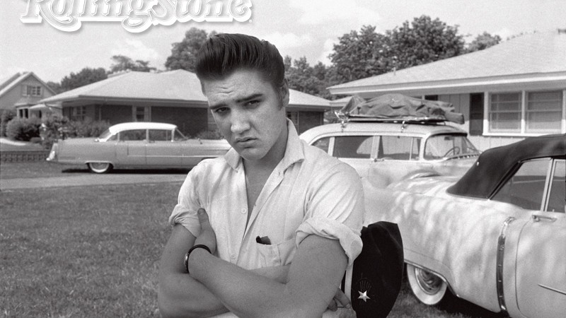 <b>Rei da velocidade</b><br>
Elvis Presley em meio aos possantes - Library of Congress/Divulgação