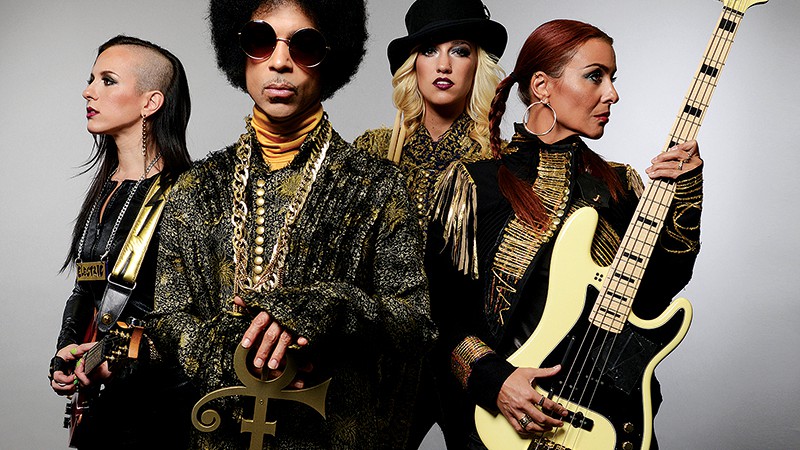 <b>Com as mulheres:</b> Prince e as garotas do 3rdEyeGirl. - Divulgação