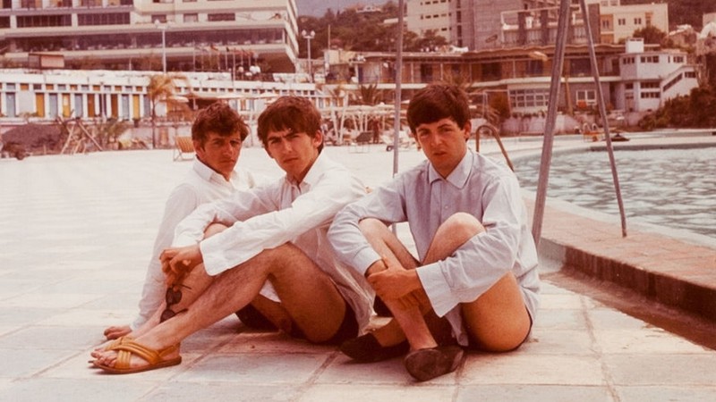 Paul McCartney, George Harrison e Ringo Starr de férias na ilha de Tenerife, na Espanha, em 1963 - Divulgação