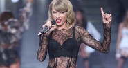 Taylor Swift se apresenta durante o desfile anual da grife Victoria's Secret - Joel Ryan/AP