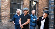 <b>Alimentando a chama</b><br>
(A partir da esq.) Cliff Williams, Brian Johnson, Stevie Young e Angus Young, em Londres. - Divulgação