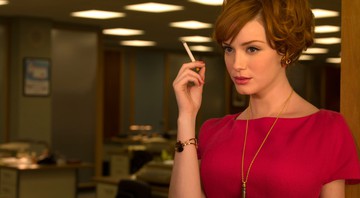 A atriz Christina Hendricks como Joan Harris na série <i>Mad Men</i> - Reprodução