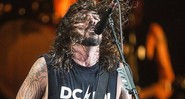 Dave Grohl à frente do Foo Fighters - Reprodução/Facebook