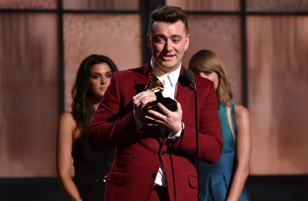 Sam Smith ganha o prêmio de Revelação no Grammy 2015 - AP