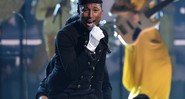 Pharrell no palco. Precisamos mesmo de mais uma versão de "Happy"?  - AP