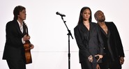 Paul McCartney, Rihanna e Kanye West mostram o single "FourFiveSeconds" no Grammy 2015 - AP