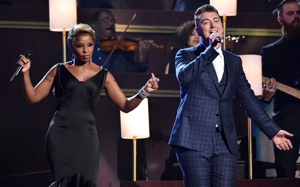 Sam Smith cantou, em parceria com Mary J Blige, "Stay with Me", hit que fez dele um astro - AP