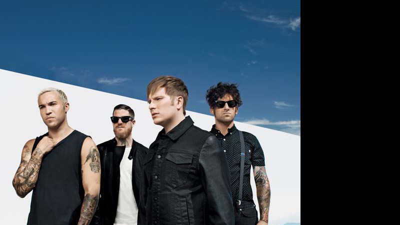 <b>NOVA ERA</b><br>
Wentz, Andy Hurley, Stump e Joe Trohman: de volta aos eixos.

 - Pamela Littky