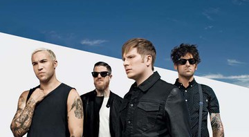 <b>NOVA ERA</b><br>
Wentz, Andy Hurley, Stump e Joe Trohman: de volta aos eixos.

 - Pamela Littky