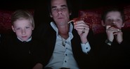 Nick Cave em cena de <i>20.000 Dias na Terra</i> - Reprodução