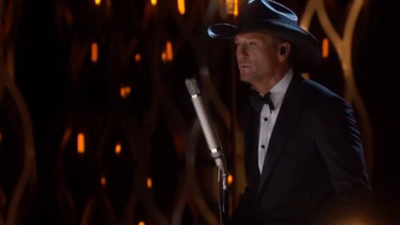 Tim McGraw canta “I'm Not Going to Miss You”, de Glen Campbell, no Oscar 2015 - Reprodução/Vídeo