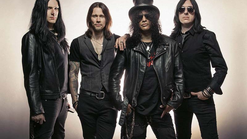 <b>Conspiradores unidos</b><br>
The Conspirators, a atual banda do guitarrista: Todd Kerns, Myles Kennedy, Slash e Brent Fitz. - Divulgação