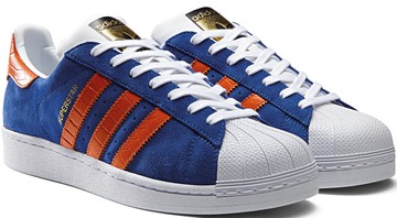 Modelo da adidas Originals, linha Superstar East River Rivalry, do New York Knicks - Divulgação