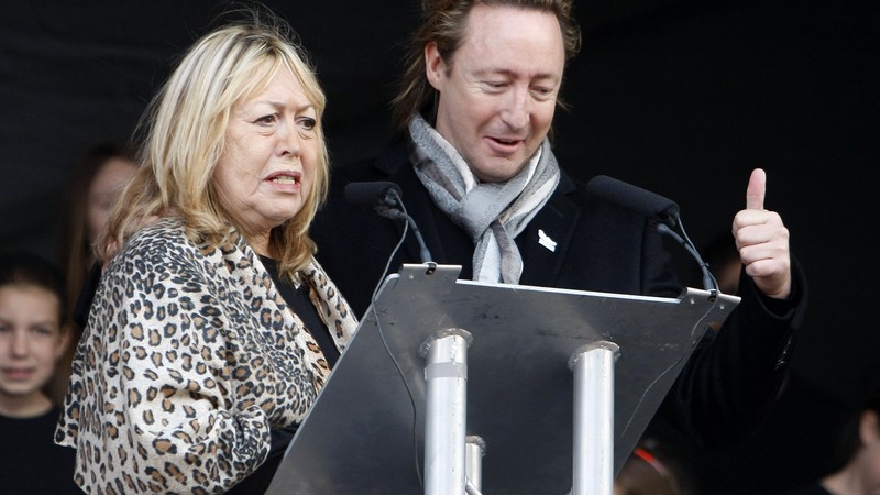 Cynthia e Julian Lennon - AP