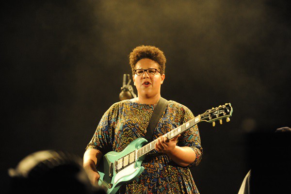 Vocalista e guitarrista do Alabama Shakes em show em Atlanta, em maio de 2014 - Robb D. Cohen/Invision/AP