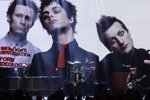 Banda durante cerimônia do Hall da Fama do Rock and Roll - Mark Duncan/AP