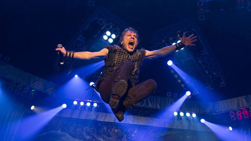 Bruce Dickinson em ação pelo Iron Maiden - Divulgação