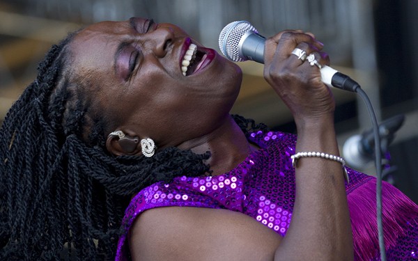 A cantora Sharon Jones - Dave Martin/AP