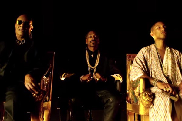 Rapper com Stevie Wonder e Pharrell no clipe de "California Roll" - Reprodução/vídeo