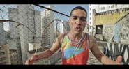 Don L no clipe de "Verso Livre Nº 1 (Giramundo)" - Reprodução/vídeo