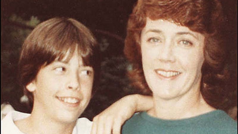 Dave Grohl, aos 13 anos, com a mãe, Virginia - Cortesia de Virginia Grohl