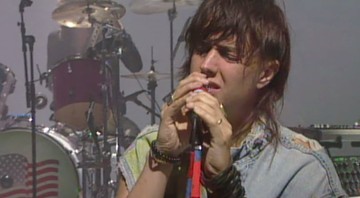 Julian Casablancas em cena do clipe de "Human Sadness" - Reprodução/Vídeo