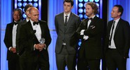 Elenco de <i>Silicon Valley</i> recebendo o prêmio de Melhor Série Cômica no Critics' Choice Television Awards 2015. -  Vince Bucci/ AP