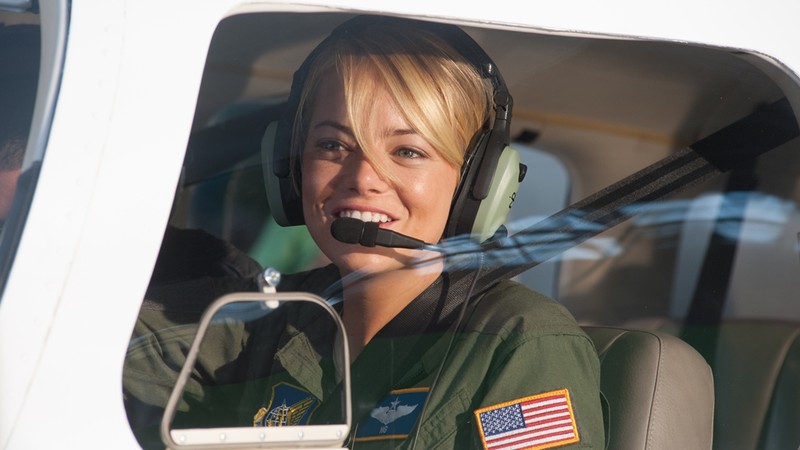 Emma Stone no filme <i>Sob O Mesmo Céu</i>, de Cameron Crowe - Reprodução