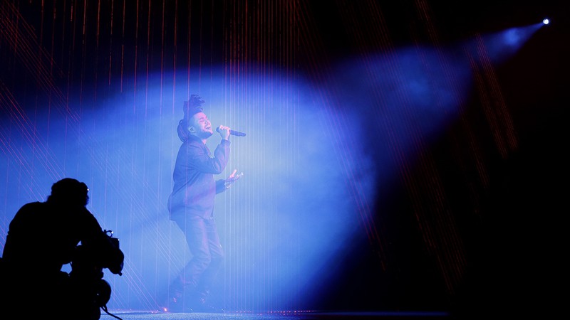 O cantor de R&B Abel Tesfaye, mais conhecido por seu nome artístico The Weeknd, entra em cena no WWDC (Apple Worldwide Developers Conference) para apresentar a inédita "I Can’t Feel My Face".  - Jeff Chiu/AP